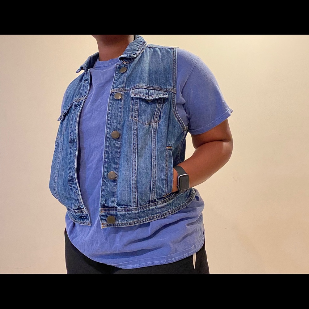 AMERICAN EAGLE SLEEVELESS JEAN JACKET